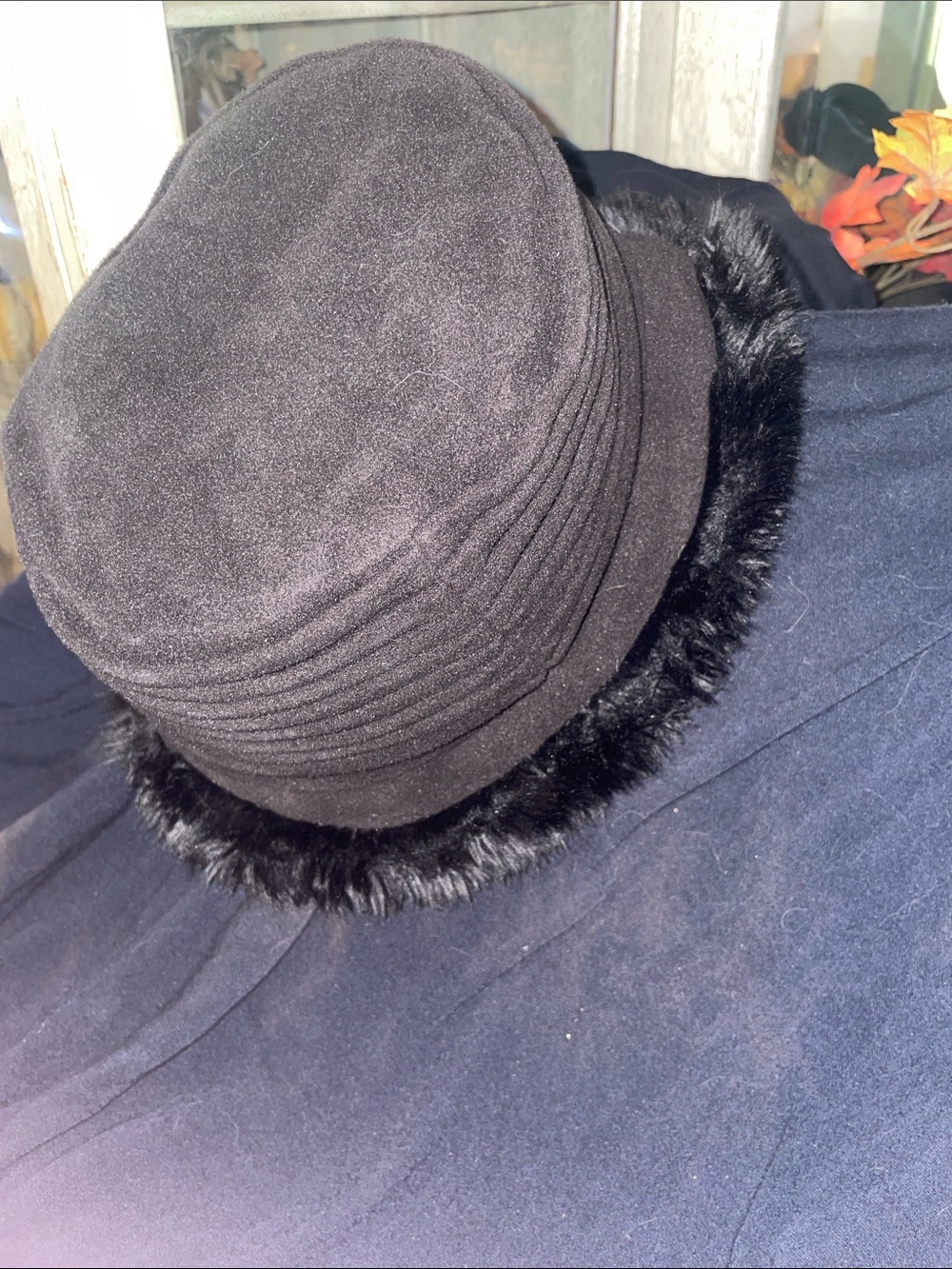 Women’s Black Faux Fur Trim Bucket Hat